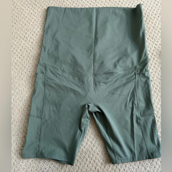 Poshdivah Maternity yoga shorts with pockets 2 pairs - Picture 3 of 5